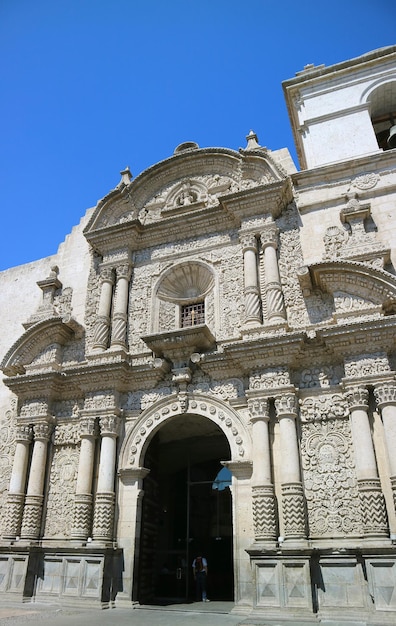 Niesamowita Fasada Kościoła Towarzystwa Jezusowego Lub Iglesia De La Compania W Arequipa Peru