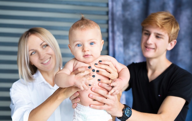 niesamowita rodzina, mama i jej synowie