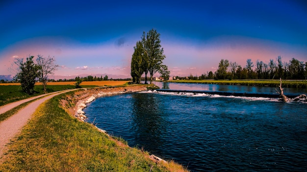 Niesamowite włoskie krajobrazy lombardowe scenariusze