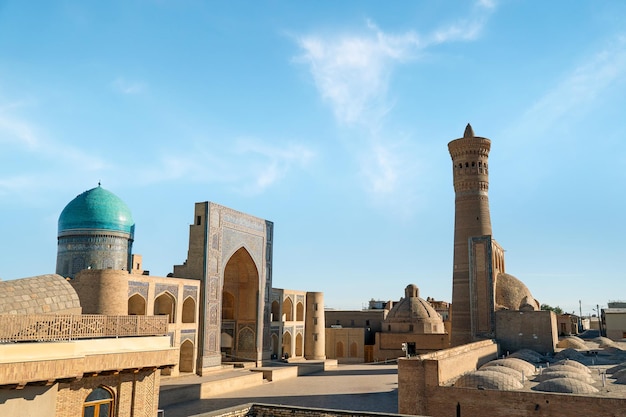 Niesamowity widok na MiriArab Madrasa, Minaret Kalan i Meczet Kalan w Bukhara Uzbekistan Kompleks PoiKalan jest popularną atrakcją turystyczną Azji Środkowej
