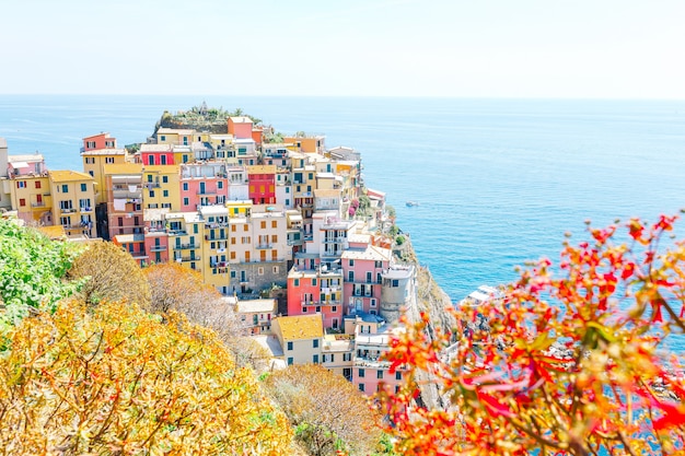 Niesamowity Widok Na Piękną Wioskę Manarola W Rezerwacie Cinque Terre.