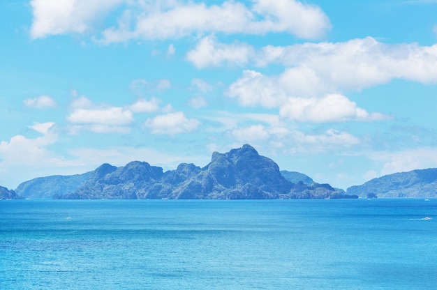 Niesamowity widok na zatokę morską i wyspy górskie, Palawan, Filipiny