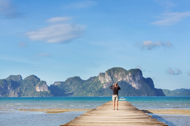 Niesamowity widok na zatokę morską i wyspy górskie, Palawan, Filipiny