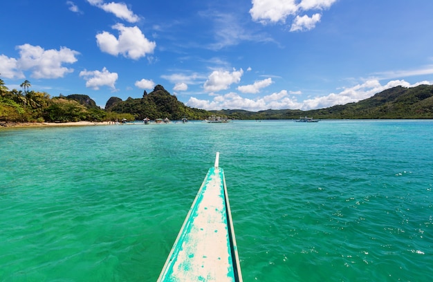 Niesamowity widok na zatokę morską i wyspy górskie, Palawan, Filipiny