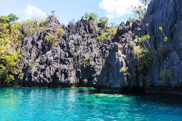 Niesamowity widok na zatokę morską i wyspy górskie, Palawan, Filipiny