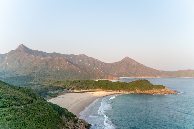 Niesamowity widok natury z Sharp Peak w Sai Kung East Country Park w Hongkongu