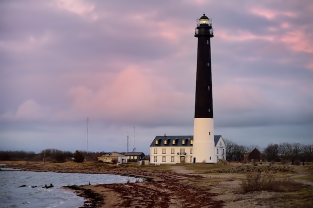 Niesamowity Widok Zmierzchu Sorve Lighthouse Na Wyspie Saaremaa.