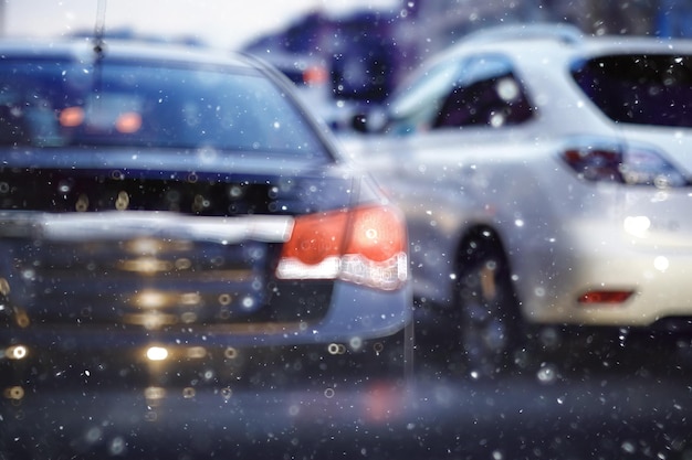 Niewyraźne Tło Transportu śnieg / Ruch Na Zimowej Autostradzie, Sezonowa Koncepcja Samochodu, Rozmyta Tekstura Samochodu, Korki