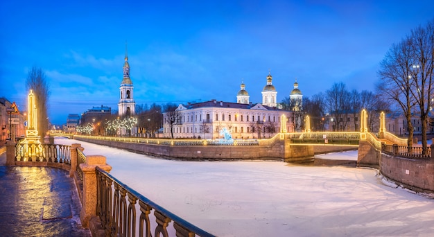 Nikolsky Naval Cathedral I Krasnogvardeisky Bridge W Sankt Petersburgu