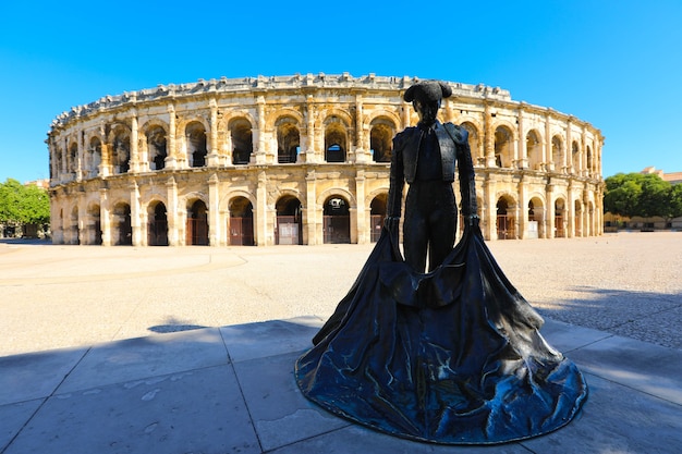 Nimes, Francja - 19 Lipca 2020: Amfiteatr Rzymski W Nimes W Prowansji. Wspaniała Ogromna Arena Doskonale Zachowana Przez Dwa Tysiące Lat