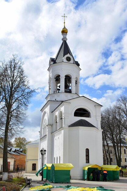 Zdjęcie niski kąt widoku kościoła