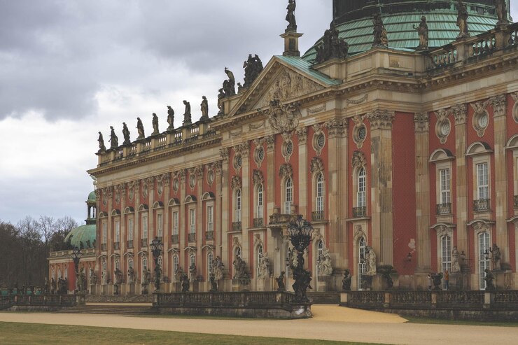 Zdjęcie niski kąt widoku nowego pałacu w potsdam