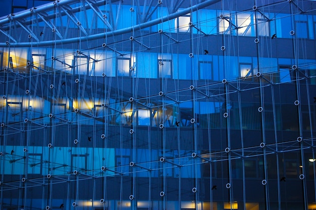 Zdjęcie niski kąt widoku nowoczesnego budynku