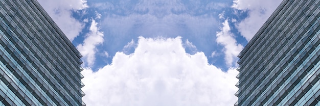 Zdjęcie niski kąt widzenia drapaczy chmur w tajpej na tajwanie