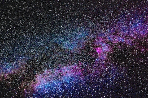 Niskookątny widok nocnego nieba