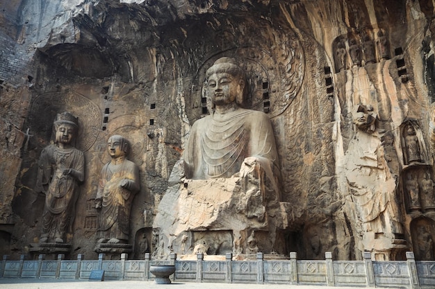 Nisza posągu Buddy w Longmen GrottoesluoyangChina