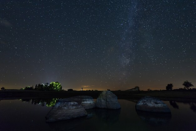 Nocna Fotografia W Naturalnym Obszarze Barruecos. Extremadura. Hiszpania.