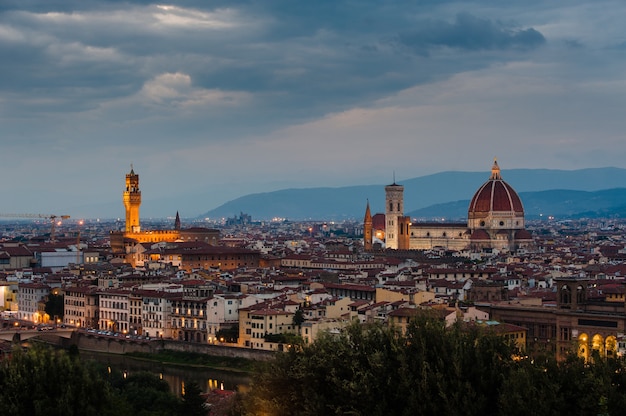 Nocna Panorama Florencji, Włochy. Piękny Widok