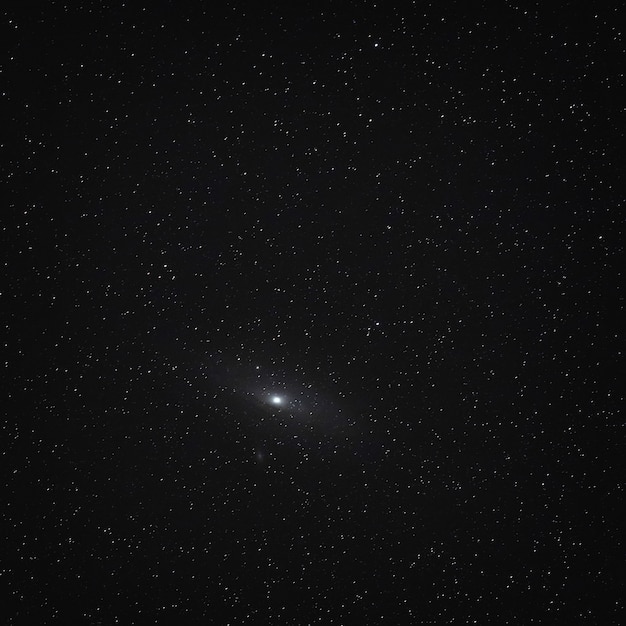 Nocne niebo z gwiazdami i galaktyką spiralną Andromeda