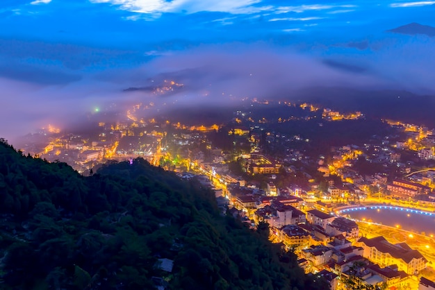 Nocny Widok Miasta Sapa, Wietnam