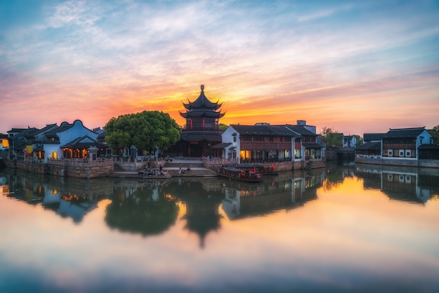 Nocny widok na starożytne miasto Suzhou