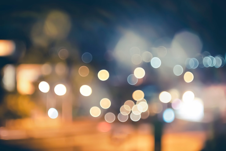 Zdjęcie nocy miasta latarni ulicznych bokeh tło, światła zamazywał bokeh tło