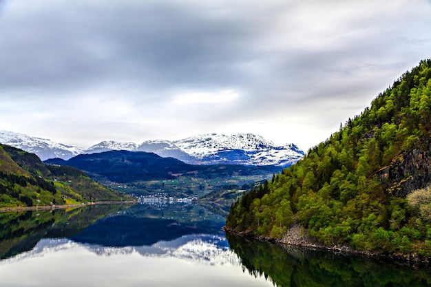 Norweski Krajobraz: Morze Północne I Fiord