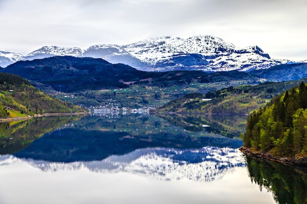 Norweski Krajobraz: Morze Północne I Fiord