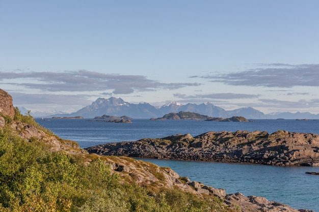 Norweski letni krajobraz fiord, góry, Norwegia