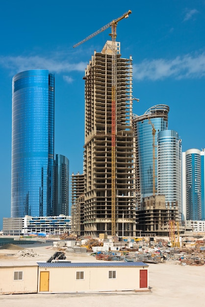 Nowa Dzielnica Abu Zabi Z Budową Drapaczy Chmur. Zjednoczone Emiraty Arabskie