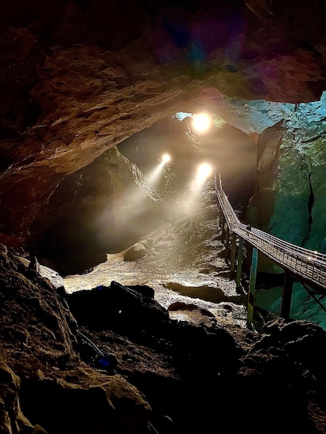 Nowa Jaskinia Athos Abchazja Ogromna stara jaskinia jest jedną z głównych atrakcji Abchazji