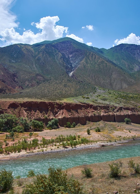 Zdjęcie nowa trasa północno-południowa kanion rzeka kekemeren kirgistan