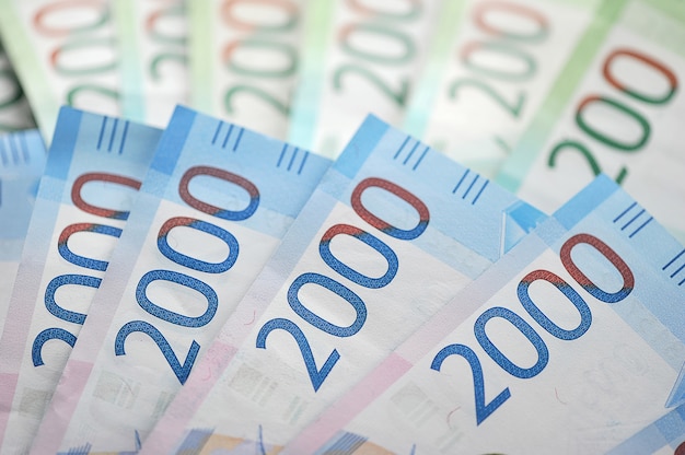 Nowe banknoty 2000 i 200 rubli rosyjskich