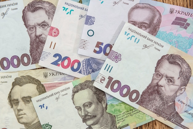 Nowe banknoty ukraińskie jako tło do projektowania gotówki uah