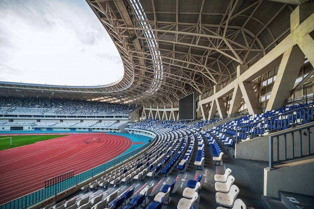 Nowoczesna architektura stadionu z dużymi miejscami do siedzenia