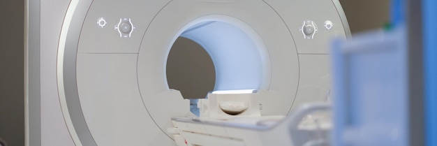 Nowoczesna Maszyna Do Rezonansu Magnetycznego Stojąca W Tle Kliniki