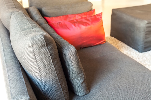 Nowoczesne apartamenty przytulne meble: sofa z poduszkami