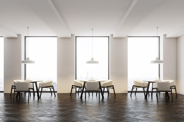 Nowoczesne białe wnętrze kawiarni z ciemną drewnianą podłogą i okrągłymi stołami z oryginalnymi krzesłami stojącymi w pobliżu. Duże okna. Makieta renderowania 3D