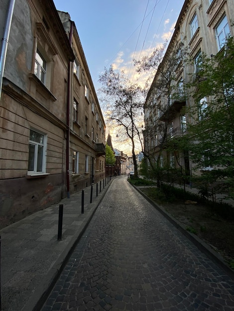 Nowoczesne miasto Lwów na zachodniej Ukrainie ze starożytną europejską architekturą