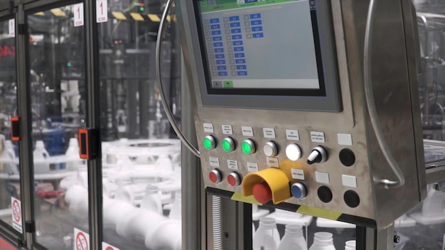 Zdjęcie nowoczesny panel sterowania przemysłowego klip nowoczesny panel sterowania przemysłowego izolowany nad białym klipingiem