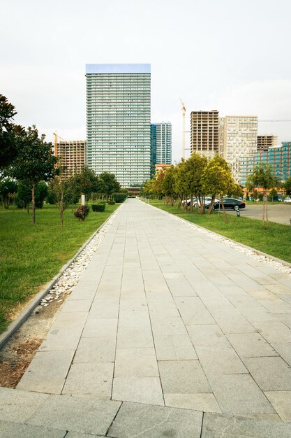 Zdjęcie nowoczesny park w mieście batumi batumi georgia