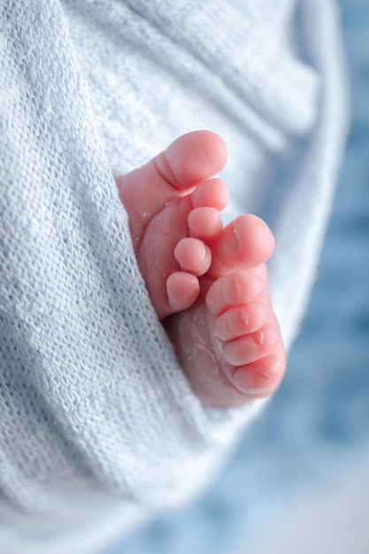 Noworodka szczegóły makrofotografii palce u stóp głowy usta uszy