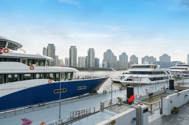 Nowożytna Miastowa Architektura I Marina Na Jachtach W Szanghaj, Chiny