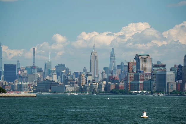 Nowy Jork widok na panoramę miasta z wyspy wolności rzeki hudson