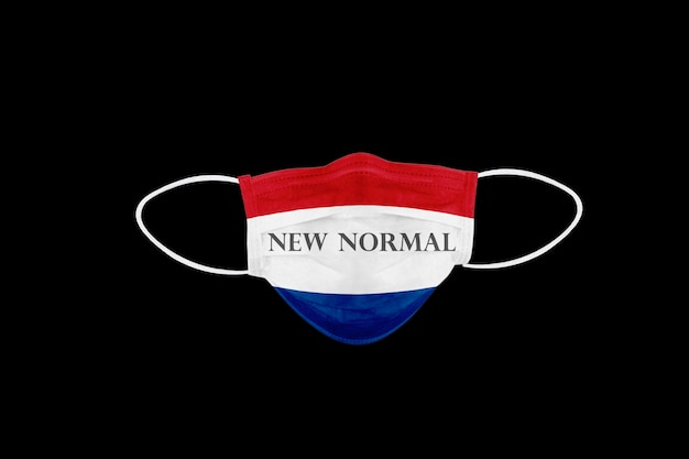 Nowy normalny tekst na masce z flagą Holandii