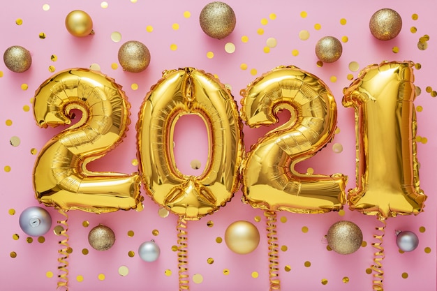 Nowy Rok 2021 Złote Cyfry Balonu Na Różowo Ze Złotymi Kulkami Konfetti świąteczny Wystrój.