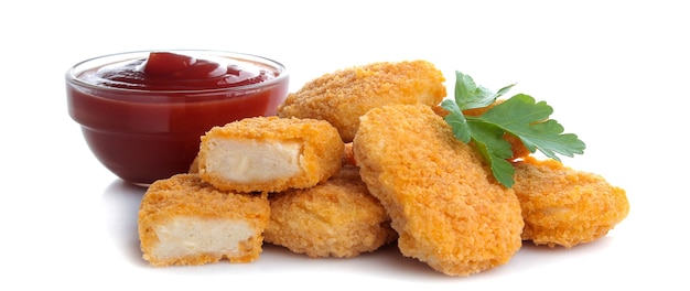 Nuggetsy z kurczaka z czerwonym sosem keczupowym fast food