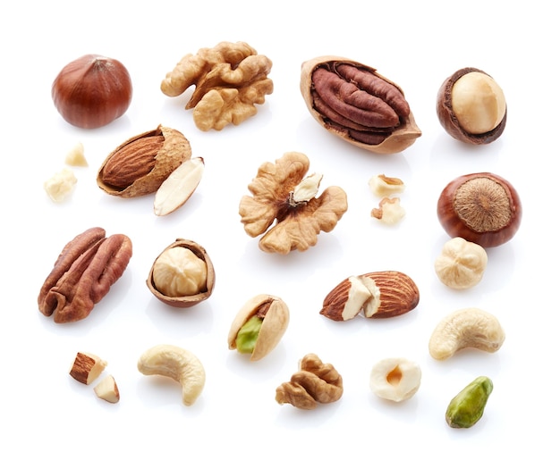 Nuts miwx w zbliżeniu na białym tle