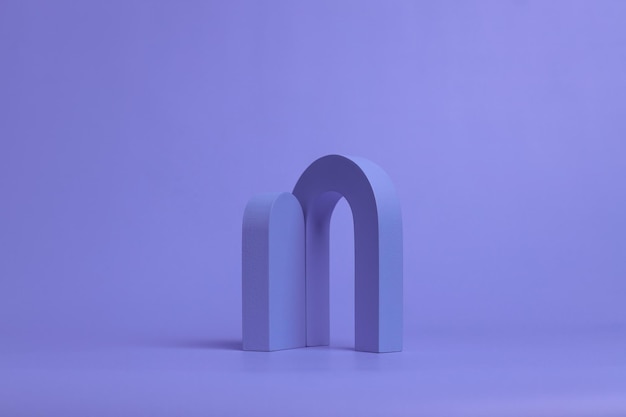 Obiekty geometryczne i łuk w bardzo peri fioletowym kolorze Abstrakcyjne tło z geometrycznym kształtem drzwi