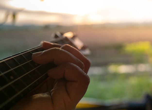 Obsługiwać ukulele akord na nieostrość